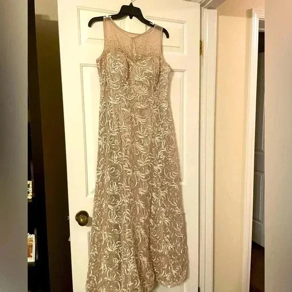 green emerald velvet dress Amazon.com: Ignite Evenings Women's Petite Off The Shoulder Sequined  Embroidered Gown, Navy, 10P : Clothing, Shoes & Jewelry